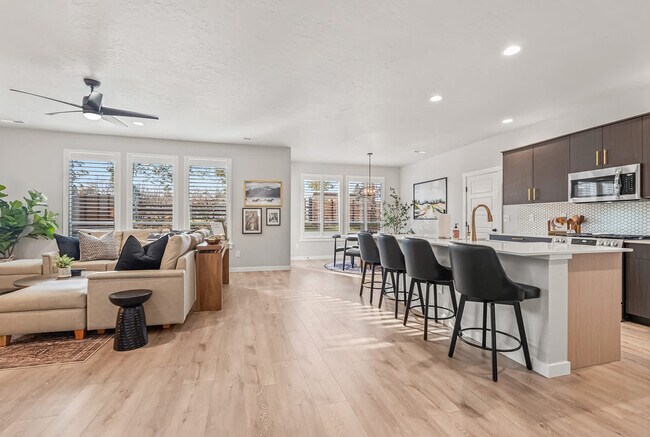 Building Photo - 10053 W Lyrical Dr