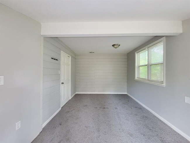 Building Photo - 111 Wisteria St