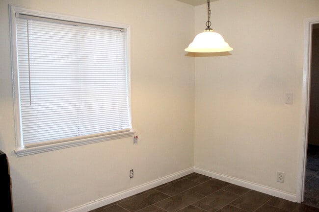 Building Photo - 11610 Oxnard St