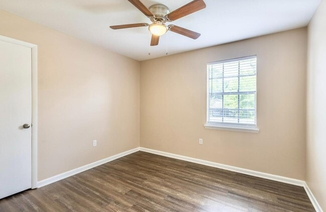 Building Photo - 305 N 40th Ave