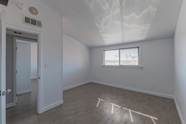 Building Photo - 7931 E San Miguel Ave