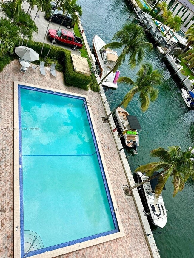 Building Photo - 2350 NE 135th St