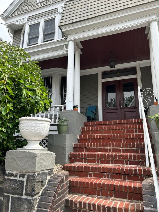 Building Photo - 16 46th St