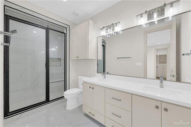 Building Photo - 15 Canary Ave