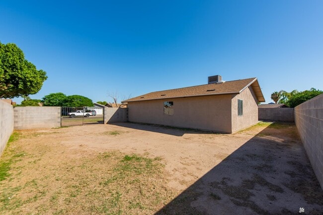 Building Photo - 4597 W 18th Pl