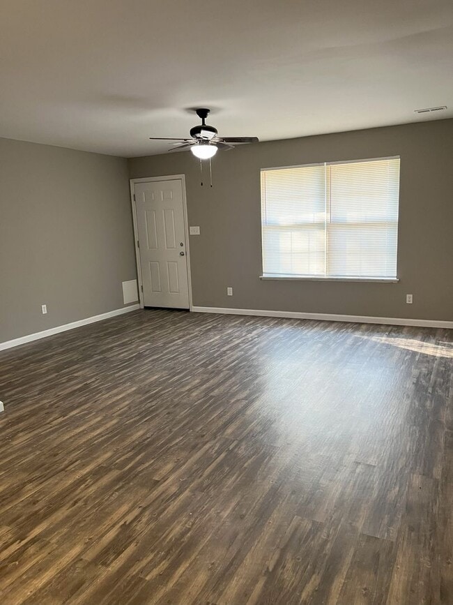 Building Photo - P4 - West Wood (Troy Duplex)