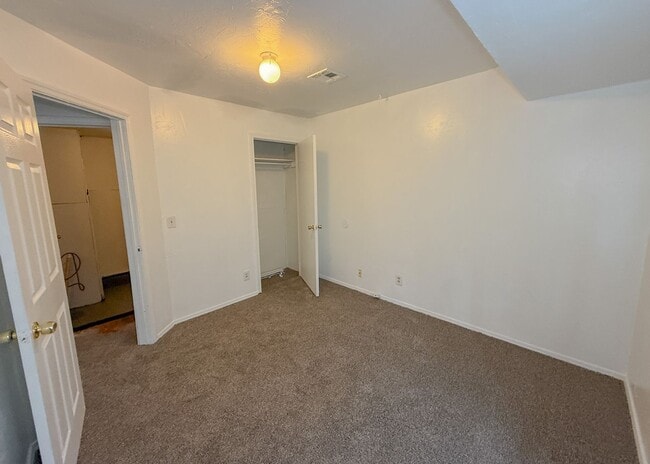 Building Photo - $500 OFF FIRST MONTHS RENT! 3 Bed in MWC!