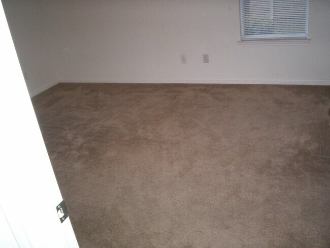 Building Photo - 2203 Botanical Dr