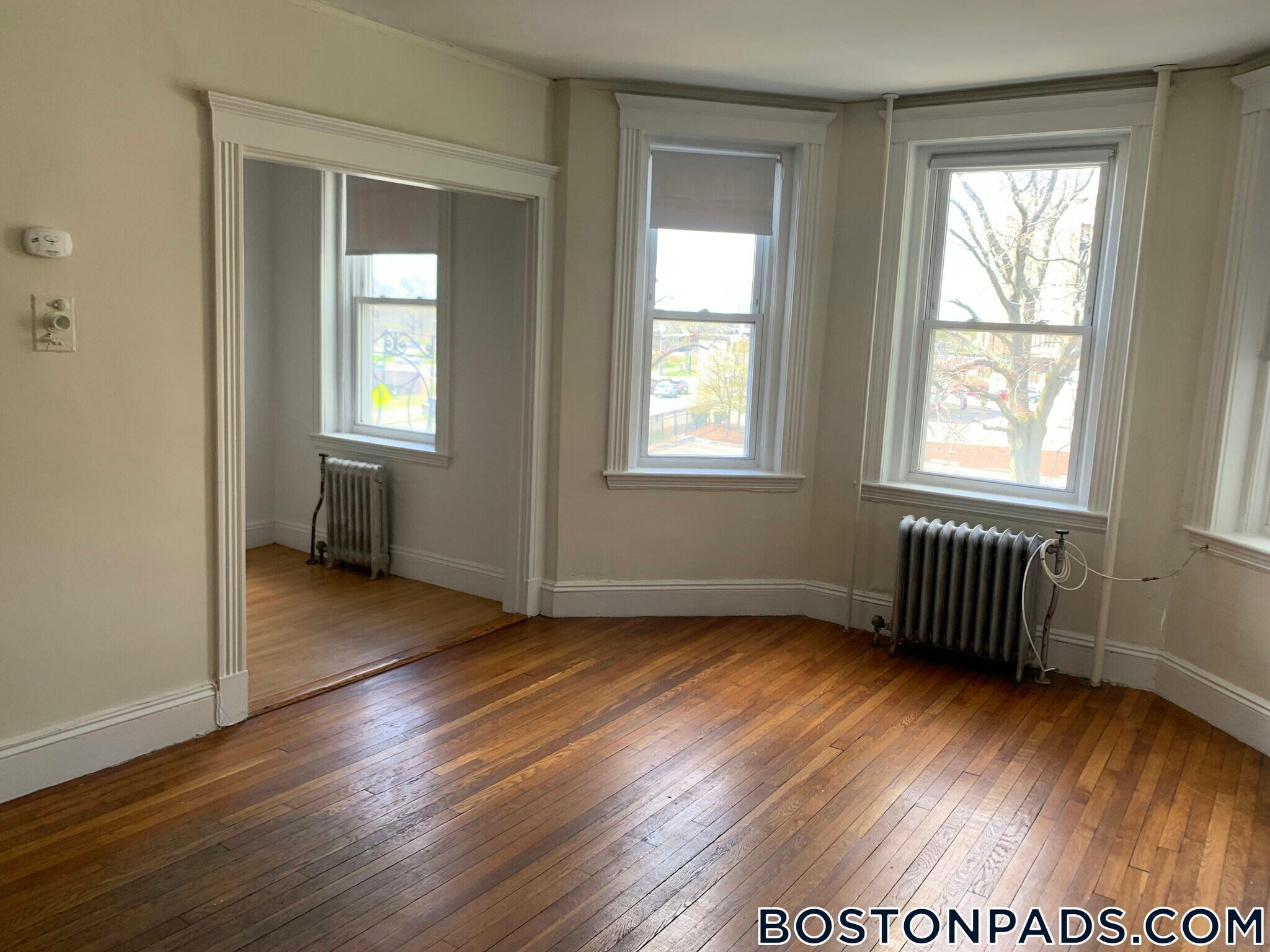 Building Photo - 235 Park Dr