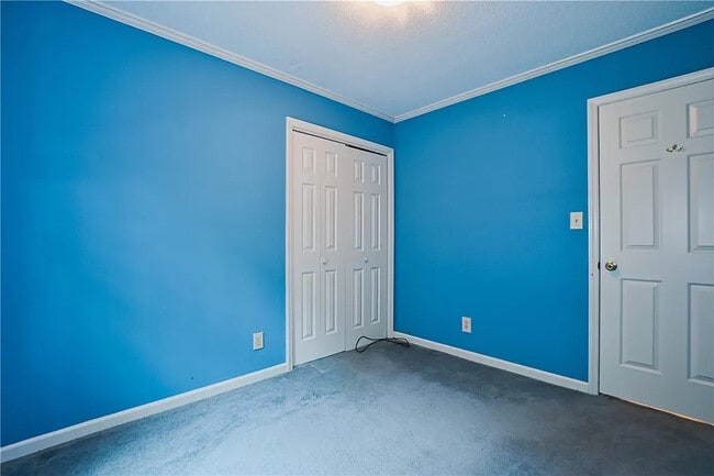 Building Photo - Room in House on Sanderson Dr