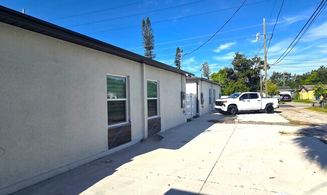 Building Photo - 3089 15th Ave S