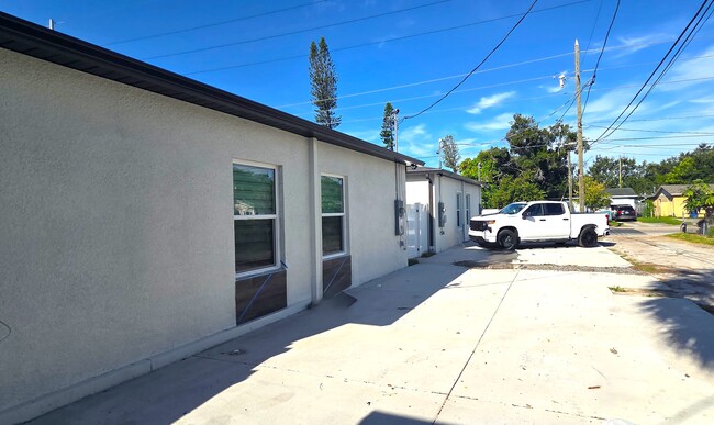 Building Photo - 3099 15th Ave S