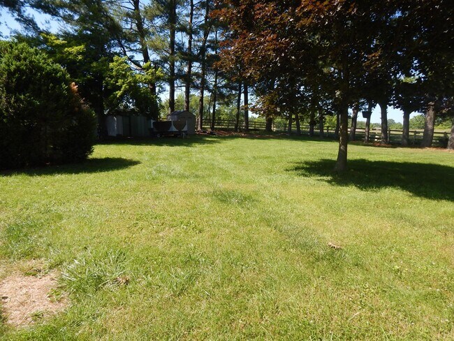 Building Photo - 300 Monticello Ln