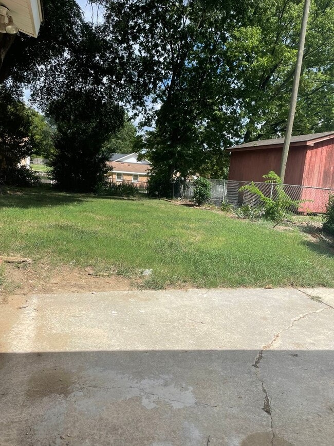 Building Photo - Adorable 3 Bedroom with Updates