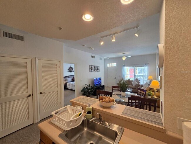 Building Photo - 4600 Yellowgold Rd W