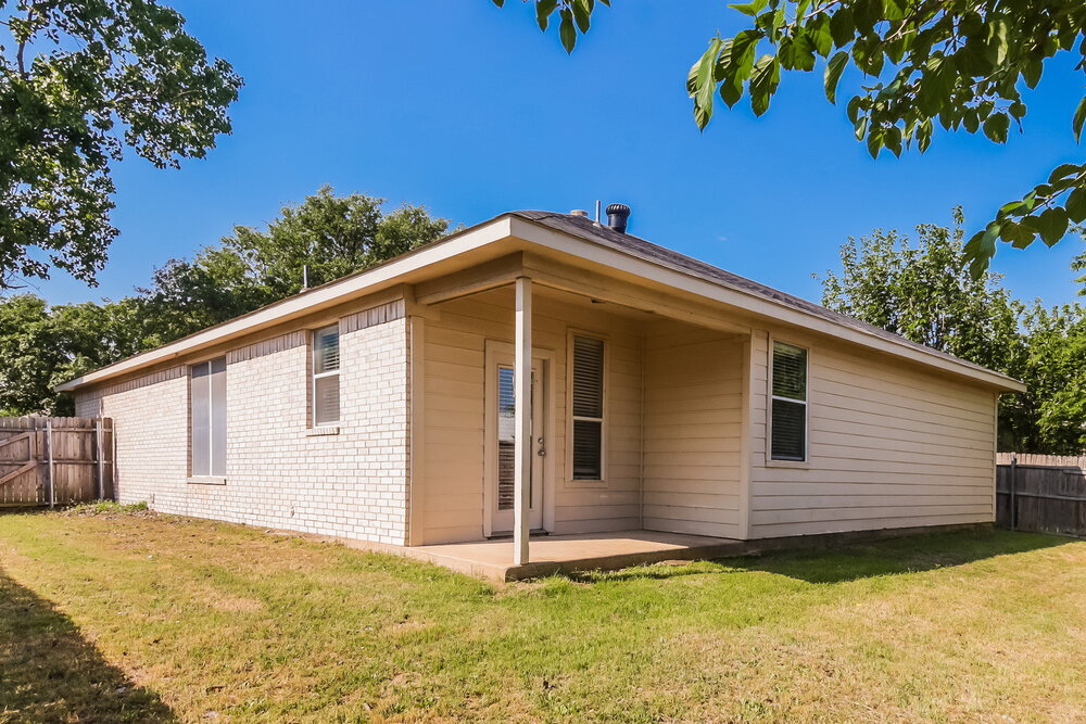 Building Photo - 2325 Wildwood Ln