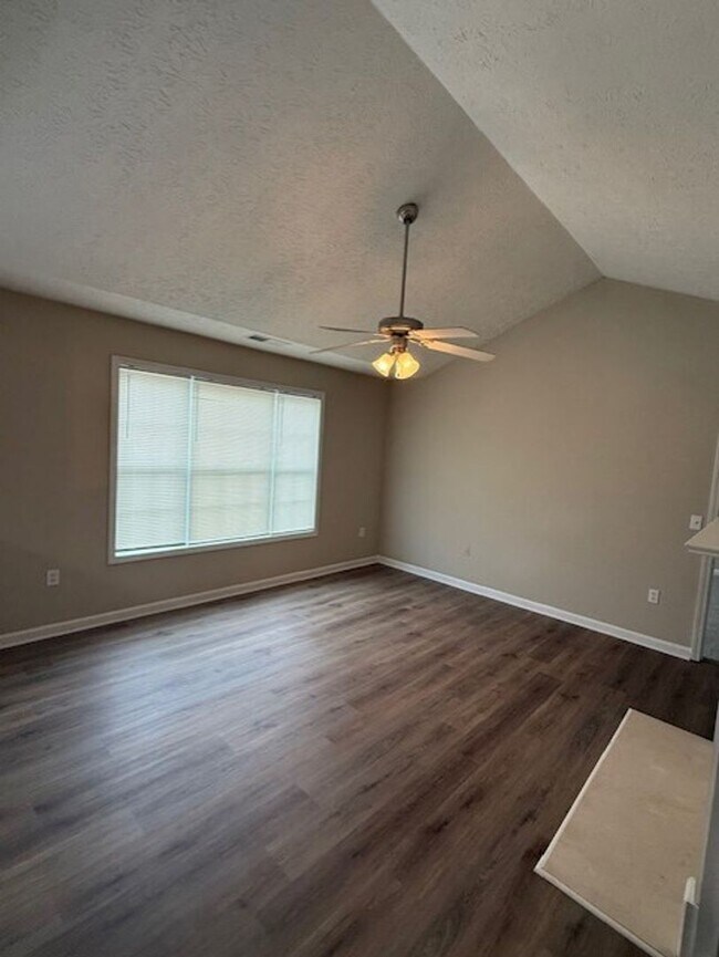 Building Photo - 4 Bedroom 3 Bath Specious Home