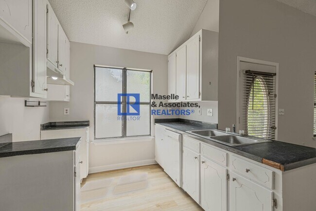 Building Photo - 3 Bed/2 Bath Home in Pearl