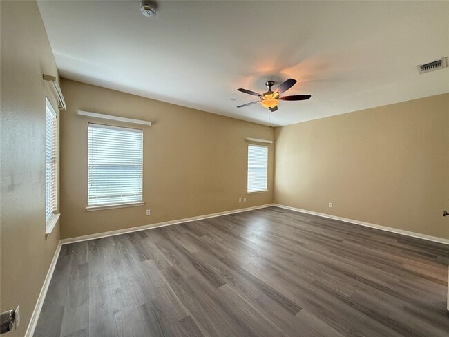 Building Photo - 211 Riata