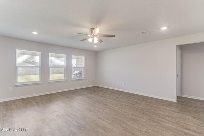 Building Photo - 1057 Enclave Cir