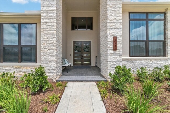 Building Photo - 15646 Audubon Pk Dr