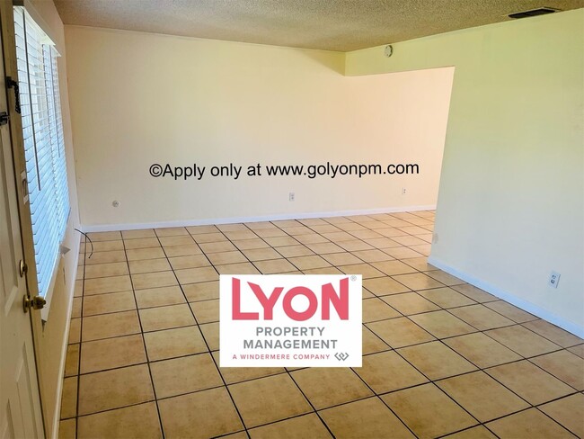 Building Photo - Darling, Spacious 3 bedroom Condo in beaut...