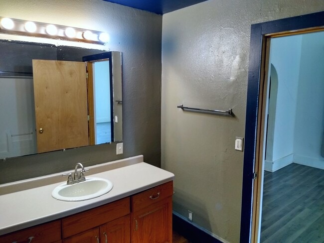 Building Photo - 1029 S 17th St