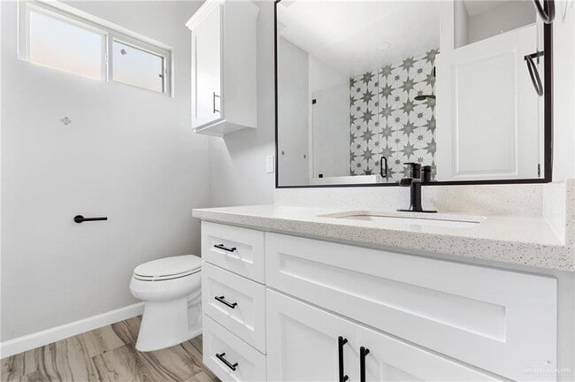 Building Photo - 16 Rabbit Run Ave