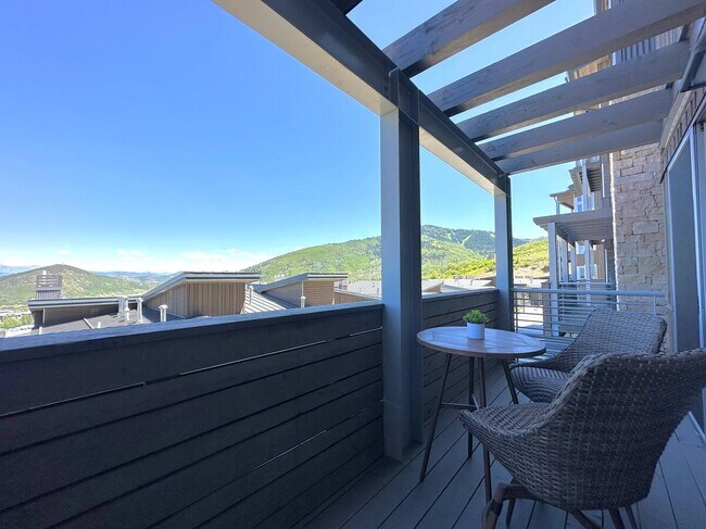 Building Photo - 2752 W High Mountain Rd