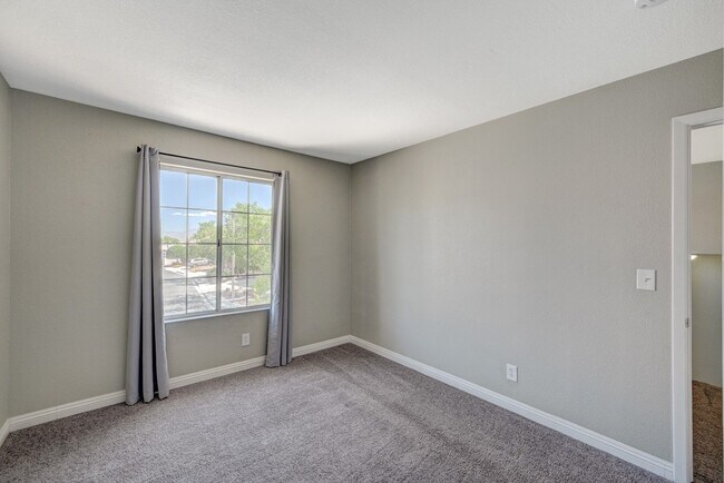 Building Photo - One-of-A-Kind 2 Story, 3 Bedroom with 3 Full Baths Home in the Heart of Summerlin!