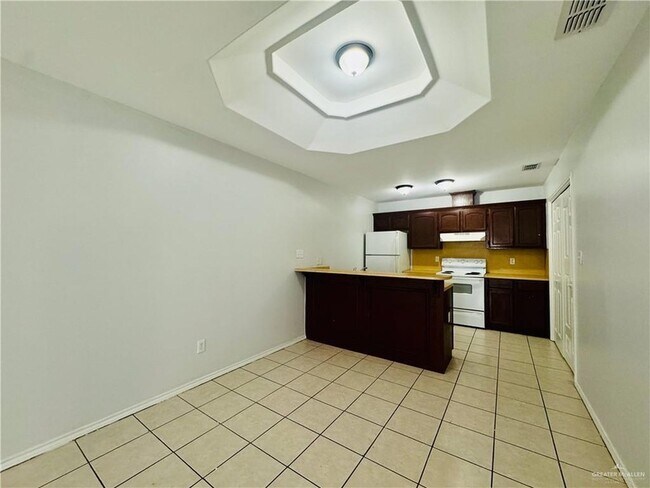 Building Photo - 1409 W Prosperity Dr