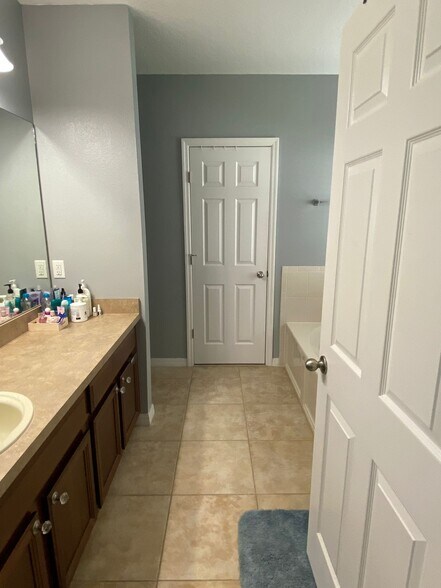 Building Photo - 490 Michigan Estates Cir