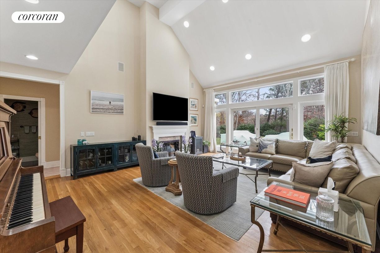 Building Photo - 3 Cherry Blossom Ln