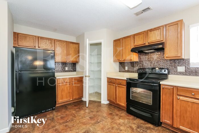 Building Photo - 811 Brantford Dr