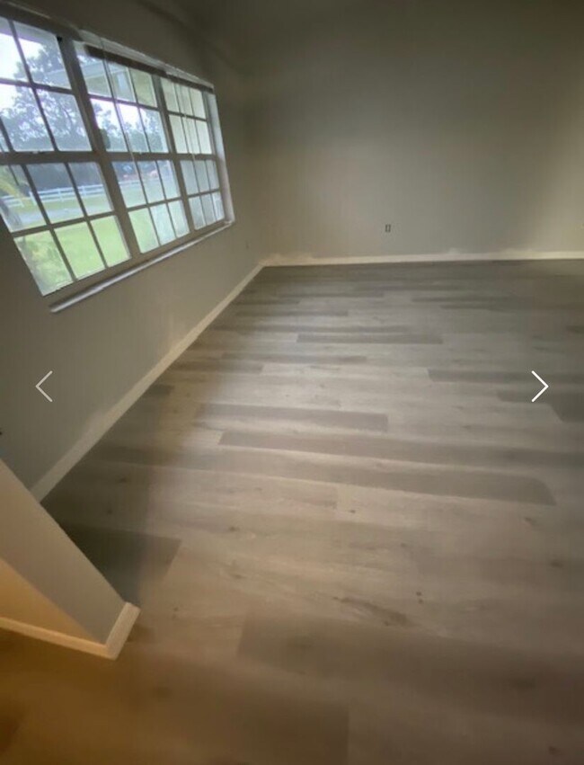 Building Photo - Available NOW! NEW FLOORS AND PAINT! Lovely 3/2 in Poinciana! HUGE fenced yard and NO CARPET!