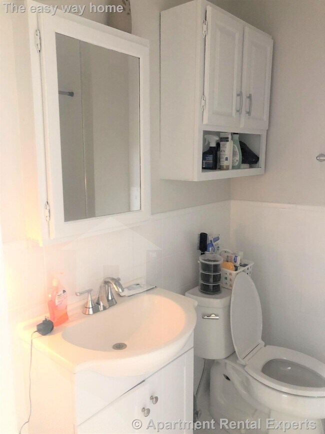 Building Photo - 160 Broadway