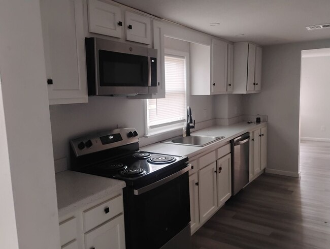 Building Photo - 1118 Parker Ave