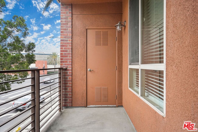 Building Photo - 100 S Alameda St