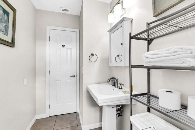 Building Photo - 3624 SW 22nd St