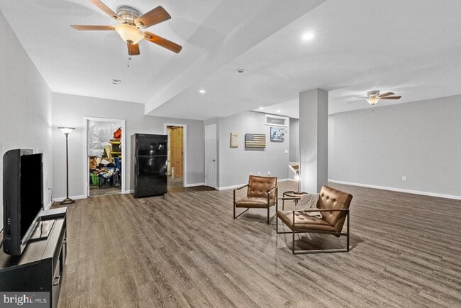 Building Photo - 7386 Monroe Dr