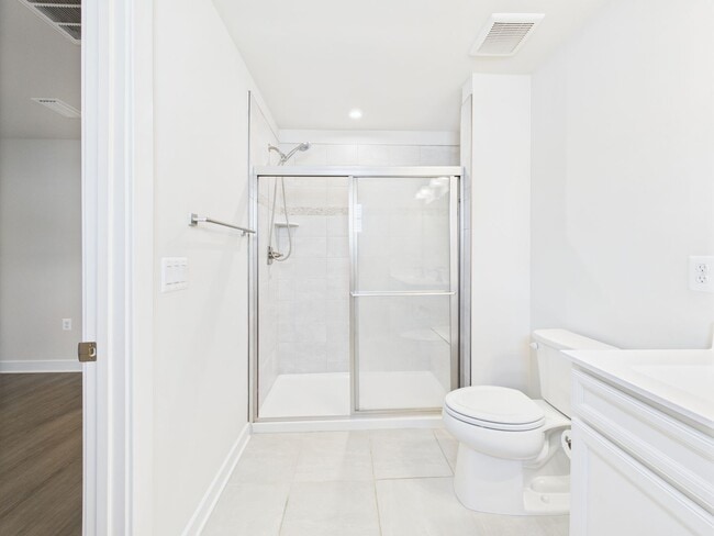 Building Photo - Functional Floorplan, Modern Comfort – Wel...