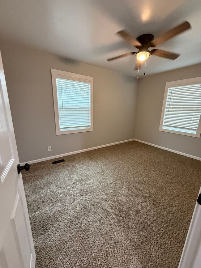 Building Photo - Newly Renovated 3 Bedroom 2 Bath w/ Flex Room Located in a Sought-after Neighborhood!