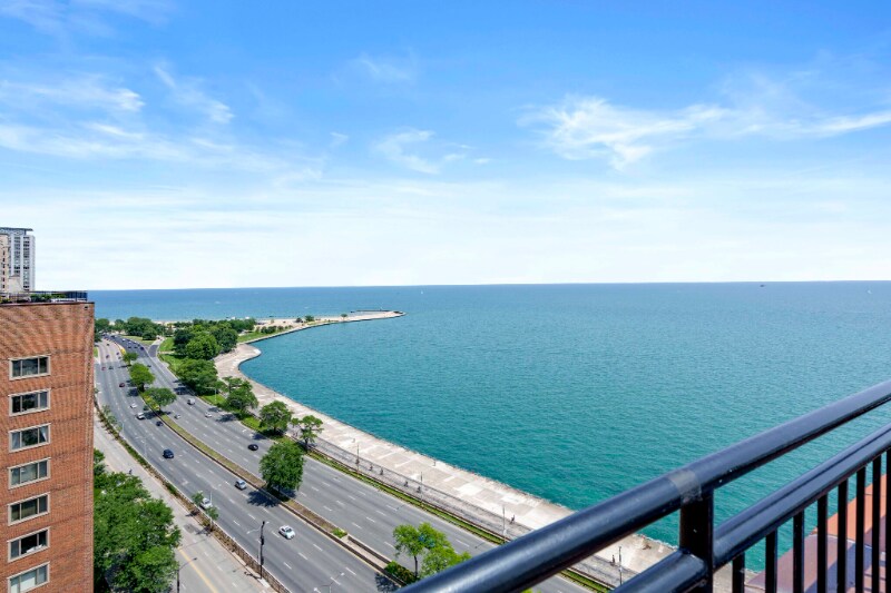 Building Photo - 1356 N Lake Shore Dr