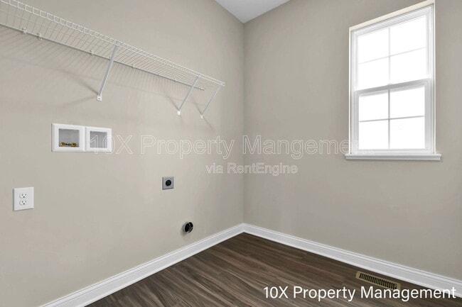 Building Photo - 592 Courtright Dr