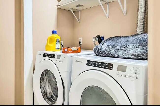 Building Photo - 19 Conservancy Ct