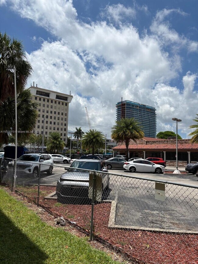 Building Photo - 1333 E Hallandale Beach Blvd