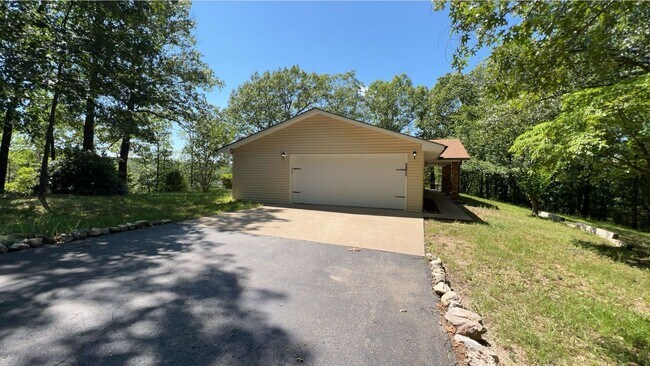 Primary Photo - Single Family Home Close to FLW