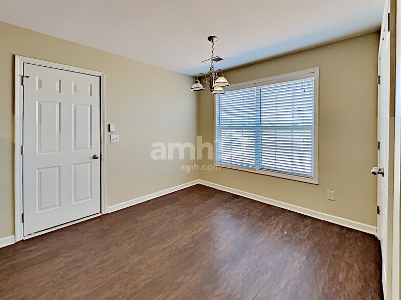 Building Photo - 6078 Lancelot Ln