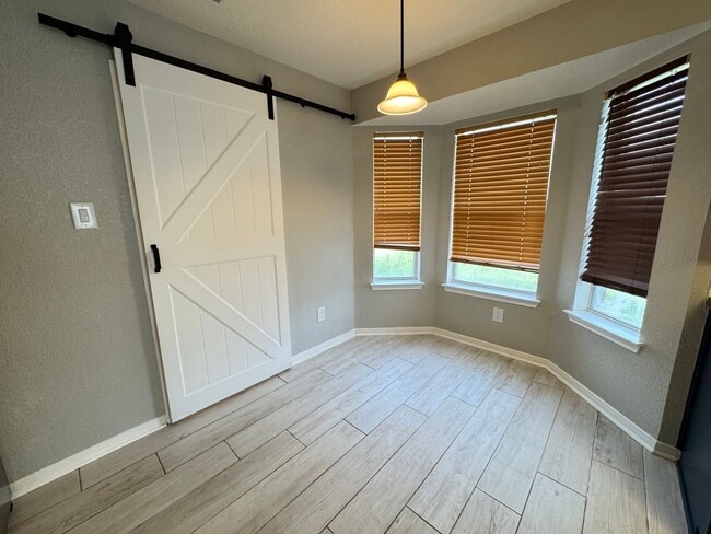 Building Photo - 2801 Southwood Dr