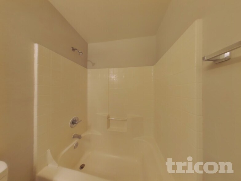 Building Photo - 2114 Seattle Shore St